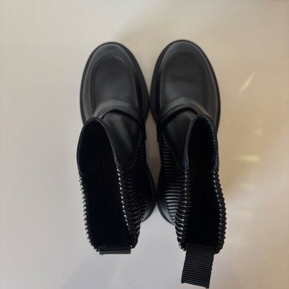 Gianvito Rossi Size 36/6 Black Calfskin Pull On Ankle Boot Lug Sole Eco Stretch - Picture 9 of 12